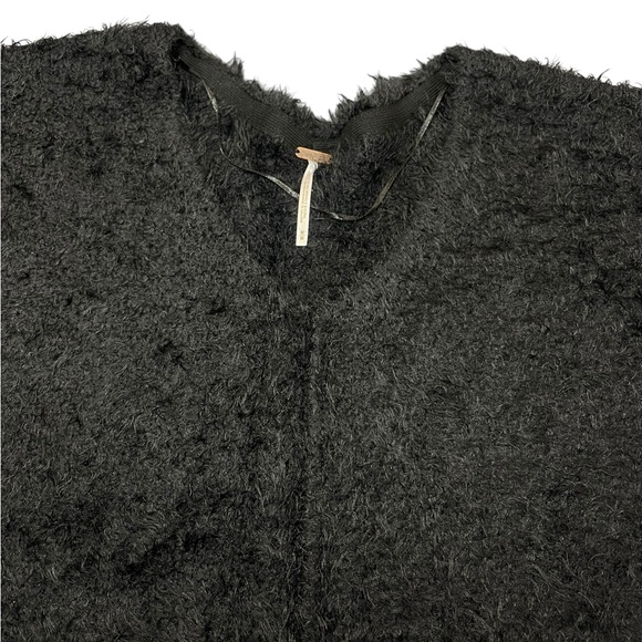 Free People Icing V Pullover Shag Black Oversized Slouchy Sweater Top Size M NEW - Picture 4 of 15